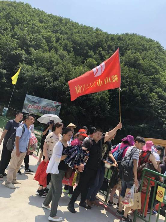 鞍山市天乙門窗有限公司組織全體員工開展了每年一度的“清涼夏日游”團(tuán)建活動(dòng)